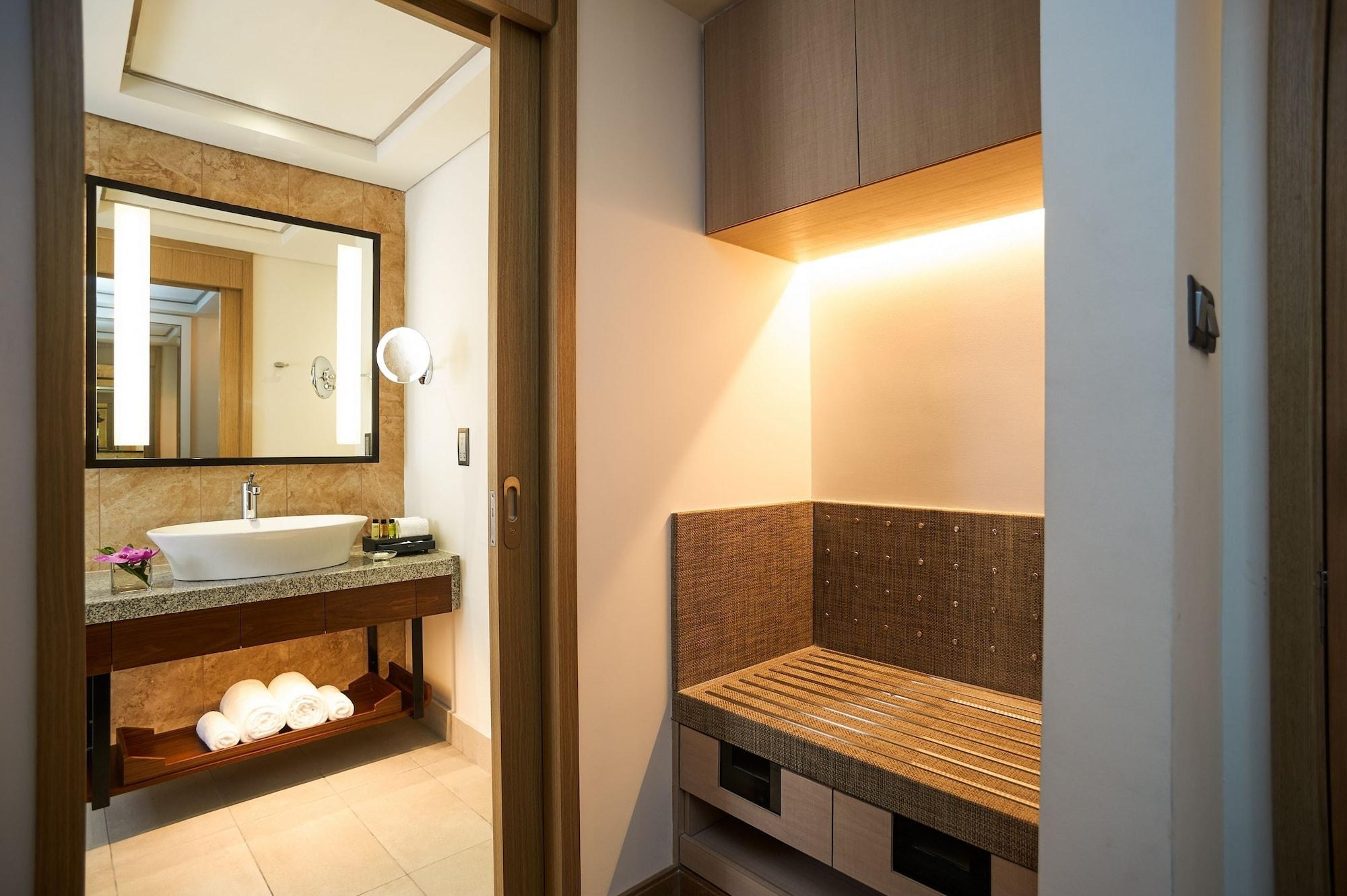 Amari Johor Bahru Hotel Buitenkant foto A steam room in a hotel