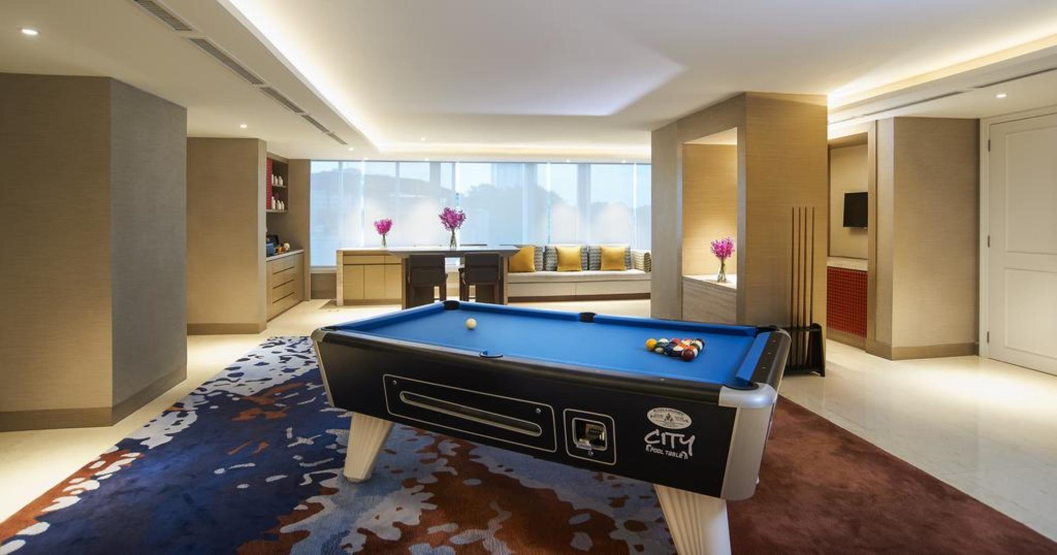 Amari Johor Bahru Hotel Buitenkant foto A pool table at a hotel