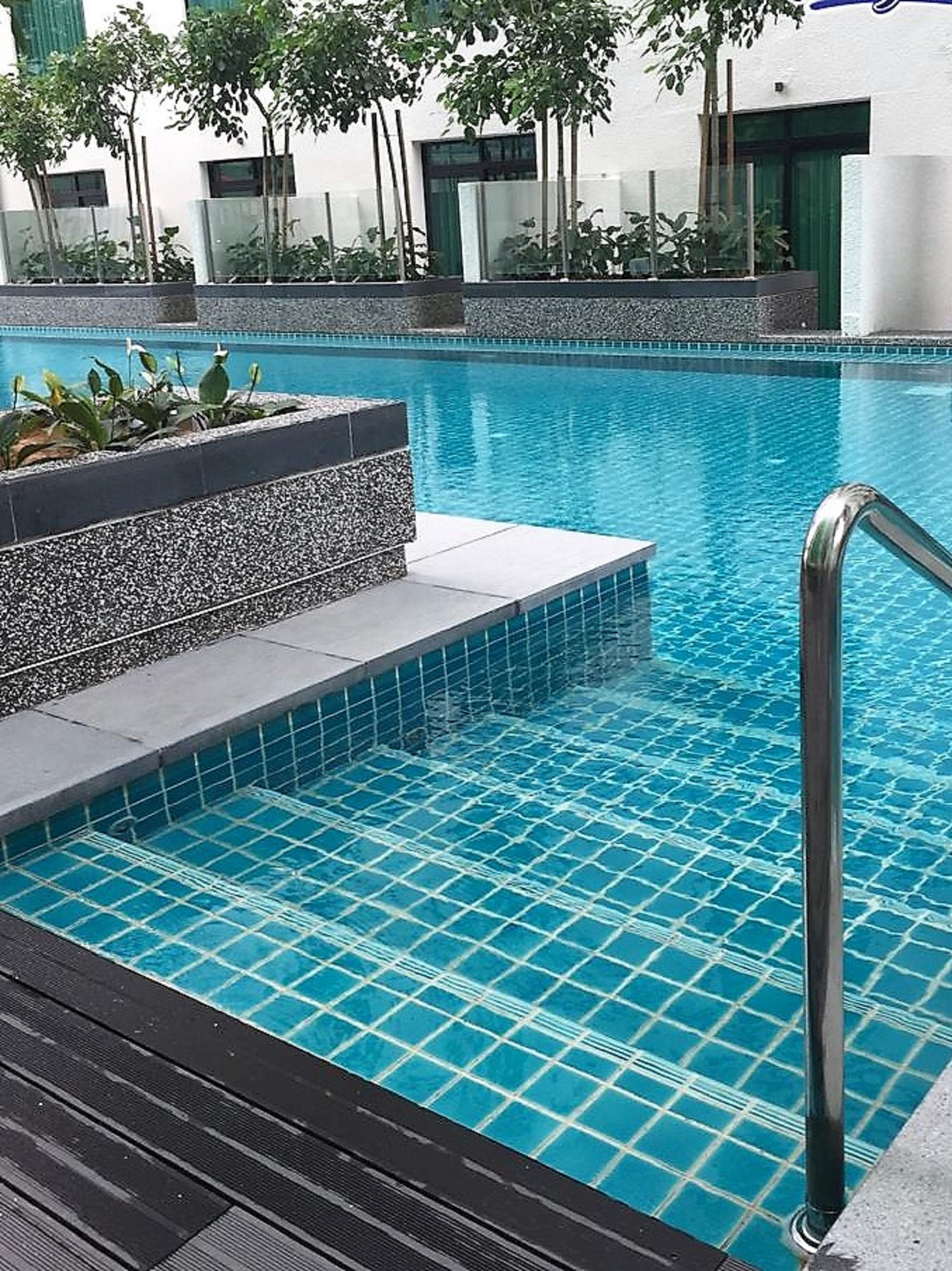 Amari Johor Bahru Hotel Buitenkant foto Swimming pool tiles
